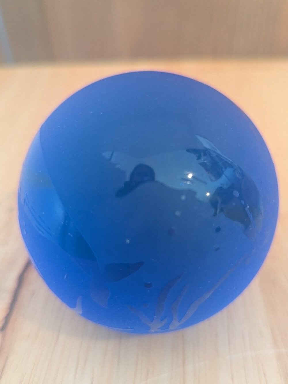 VTG Cobalt Blue Frosted Etched Art Glass Sphere Ocean Wildlife Paperweight‎